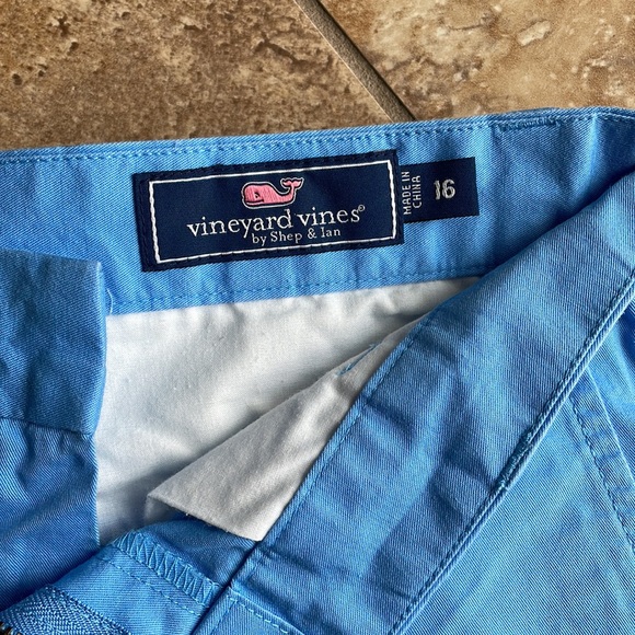 Vineyard Vines Breaker Shorts - Picture 2 of 2